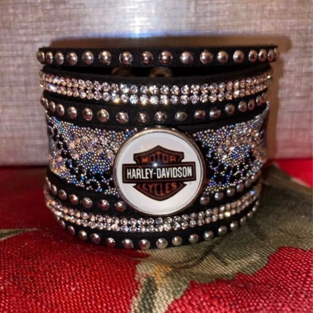 - HD Snap Bling Bracelet